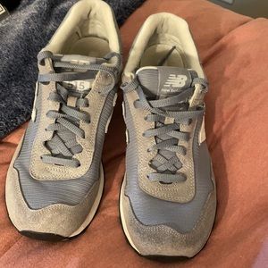 New Balance Tennis Shoes